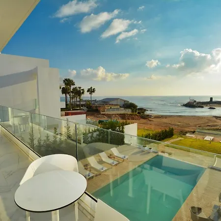 Blue Waves Beachfront Villa *